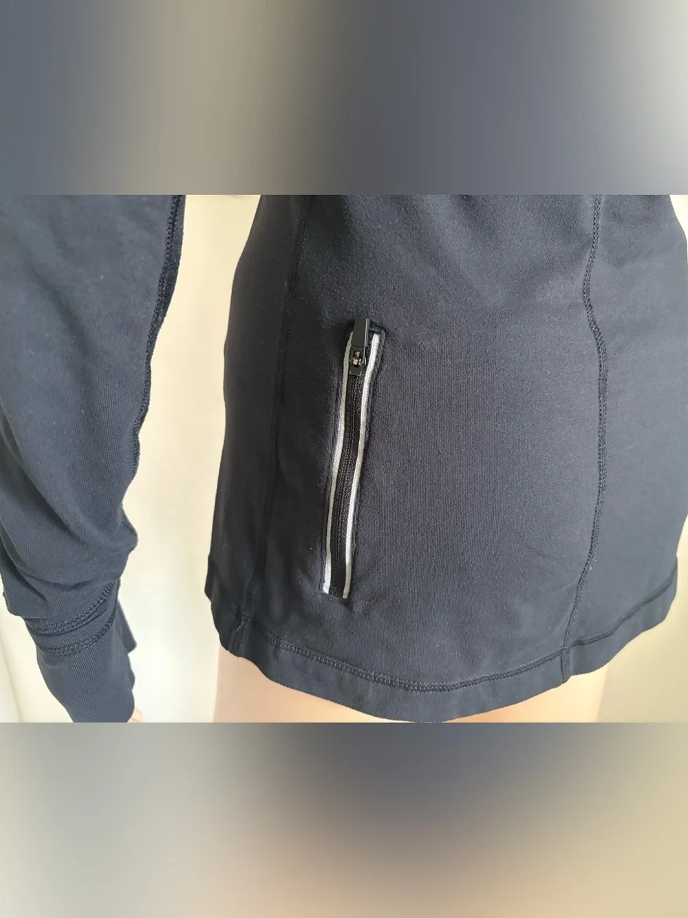 Lululemon Star Runner Black Pullover half-zip pockets thumbholes in sleeves Sz 6